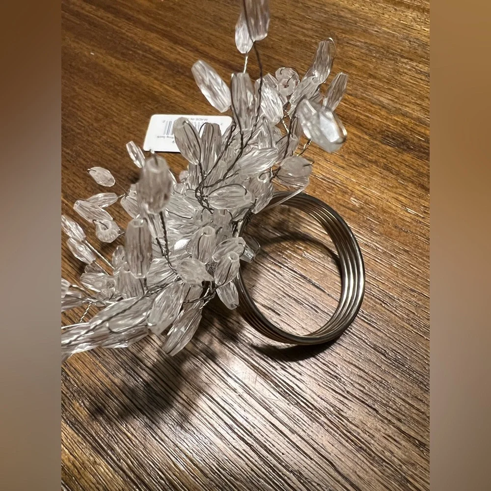 BRAND NEW- 1 Silver Beaded Burst Napkin Ring
